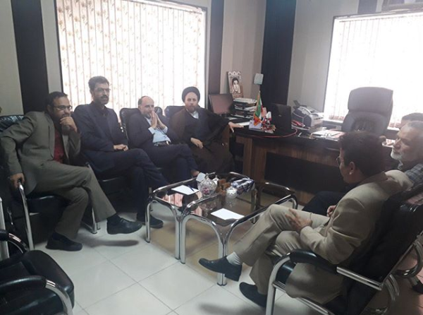 حضور و عرض خداقوت نماینده محترم مجلس جناب آقای دکتر امیرحسنخانی به جناب آقای دکتر حسینی نژاد ریاست محترم شبکه بهداشت و درمان و جناب آقای دکتر عامری ریاست محترم بیمارستان و بازدید از ساختمان در حال احداث اورژانس بیمارستان و قول مساعد در تامین بودجه کافی ب